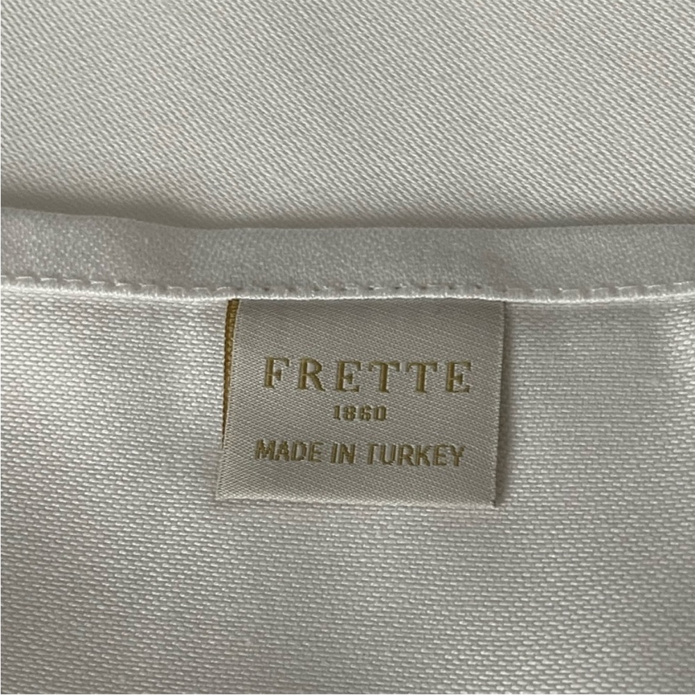 6 / Frette satin band dinner napkins in White